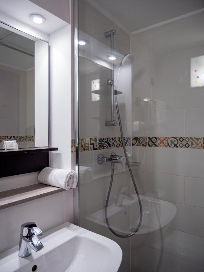 Contact Hotel Restaurant La Chaumiere Entre Orgeval Et Flins A13 Sortie 8 Les Mureaux Luaran gambar