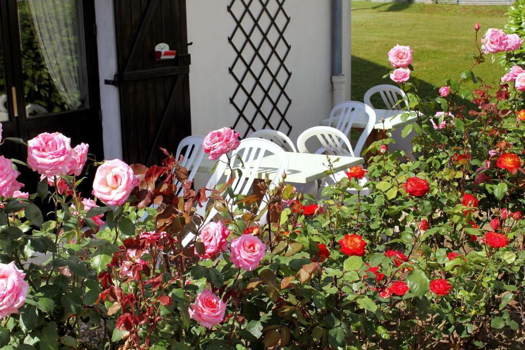 Contact Hotel Restaurant La Chaumiere Entre Orgeval Et Flins A13 Sortie 8 Les Mureaux Luaran gambar