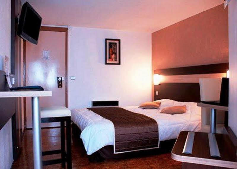 Contact Hotel Restaurant La Chaumiere Entre Orgeval Et Flins A13 Sortie 8 Les Mureaux Luaran gambar